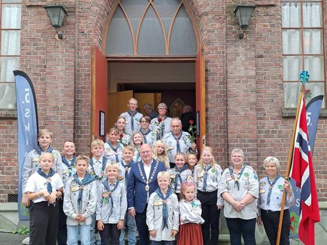 Generasjonsgudstjeneste med speiderparade i Skien