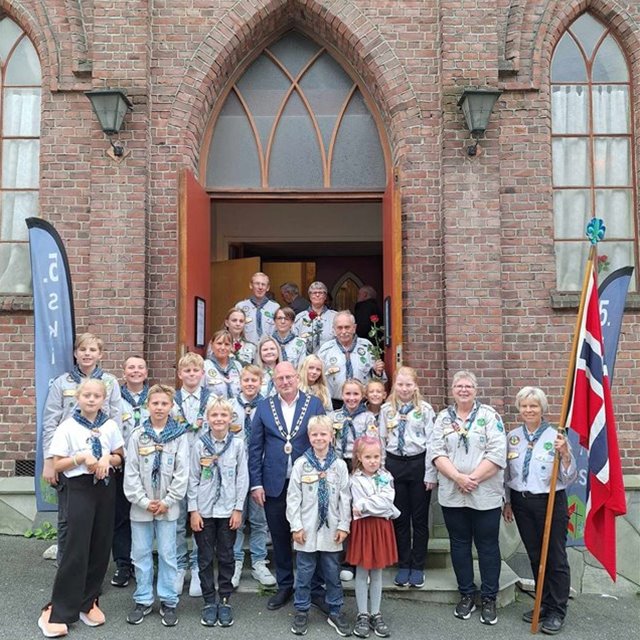 Generasjonsgudstjeneste med speiderparade i Skien